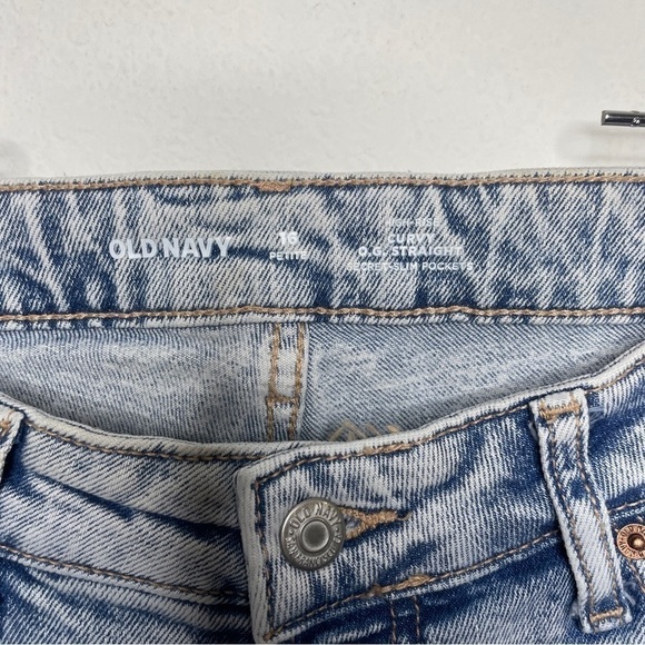 Old Navy High-Rise Curvy Straight Distressed Secret-Slim Pockets Light Wash Jean - Picture 10 of 13